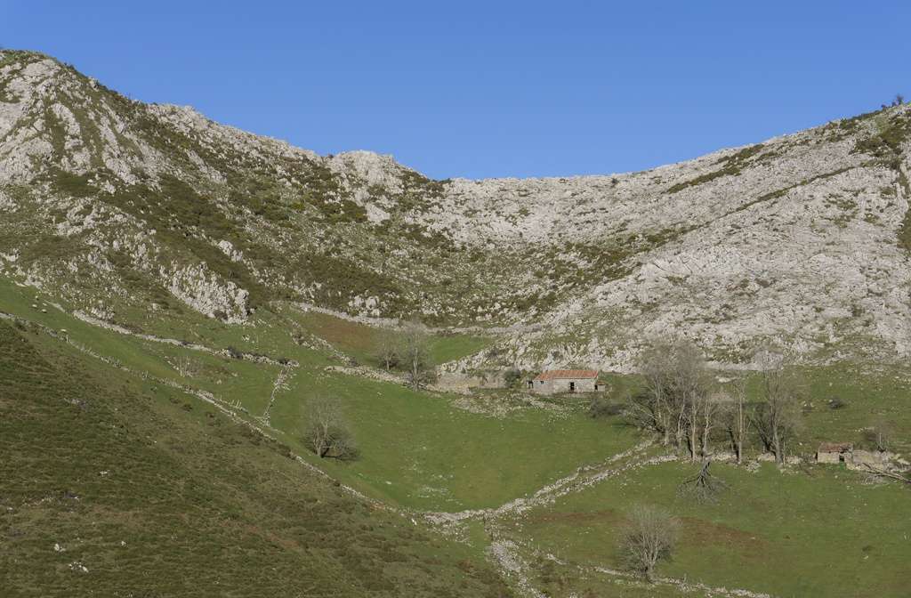 Cabañas y brañas en la subida